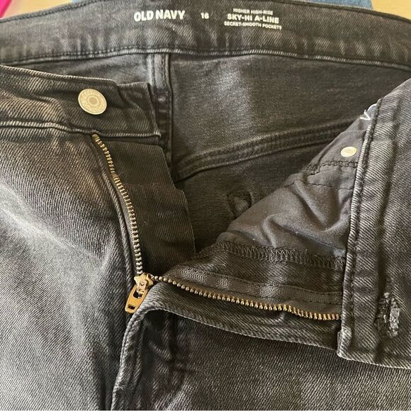 Old Navy High Rise Sky High A Line Black Wash Zip Fly Denim Shorts Sz 16 - Picture 4 of 6